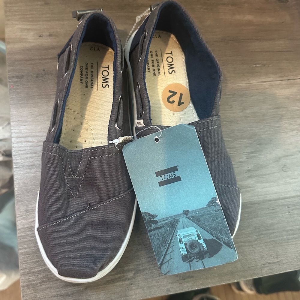 TOMS!! Sz 12 kids